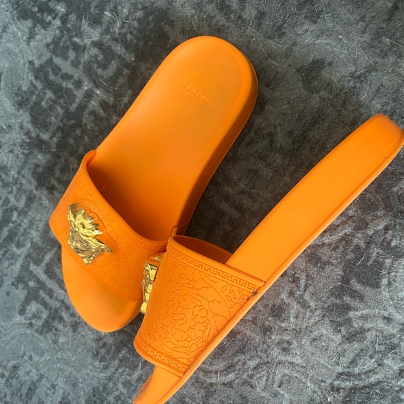 Versace slides - Picture 6 of 6